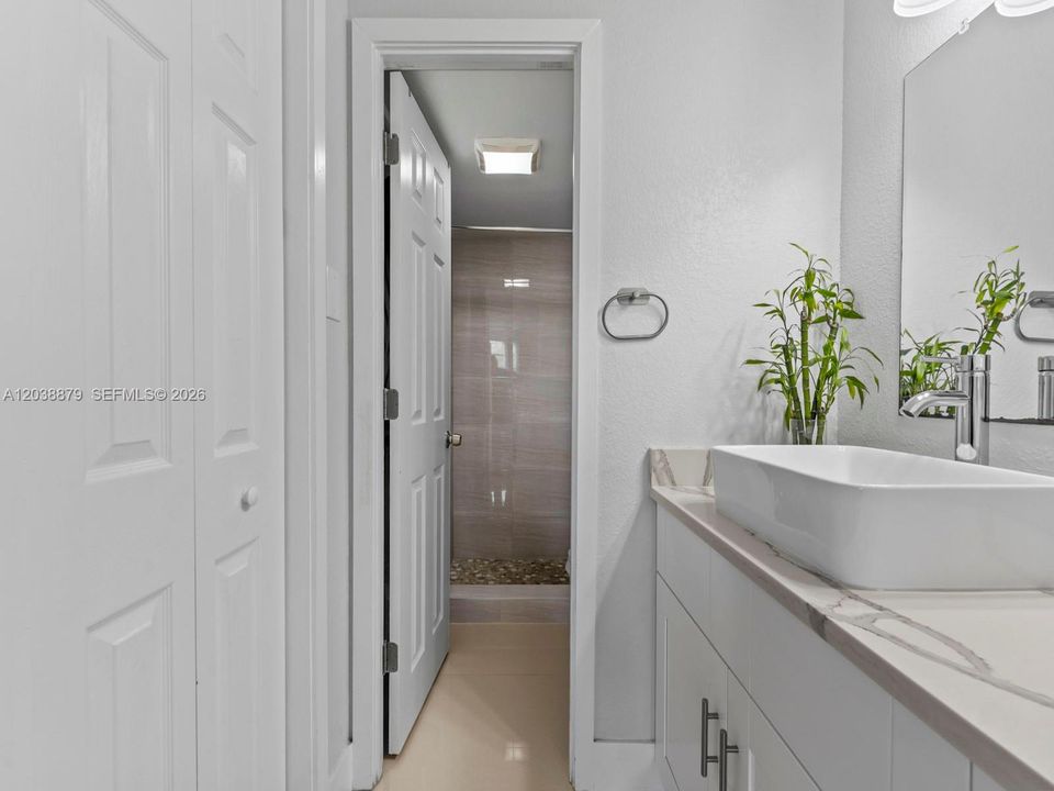 For Sale: $160,000 (2 beds, 2 baths, 1184 Square Feet)