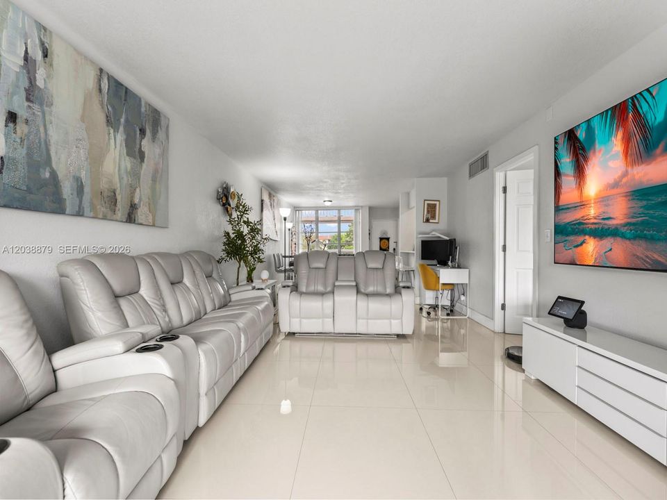 For Sale: $160,000 (2 beds, 2 baths, 1184 Square Feet)