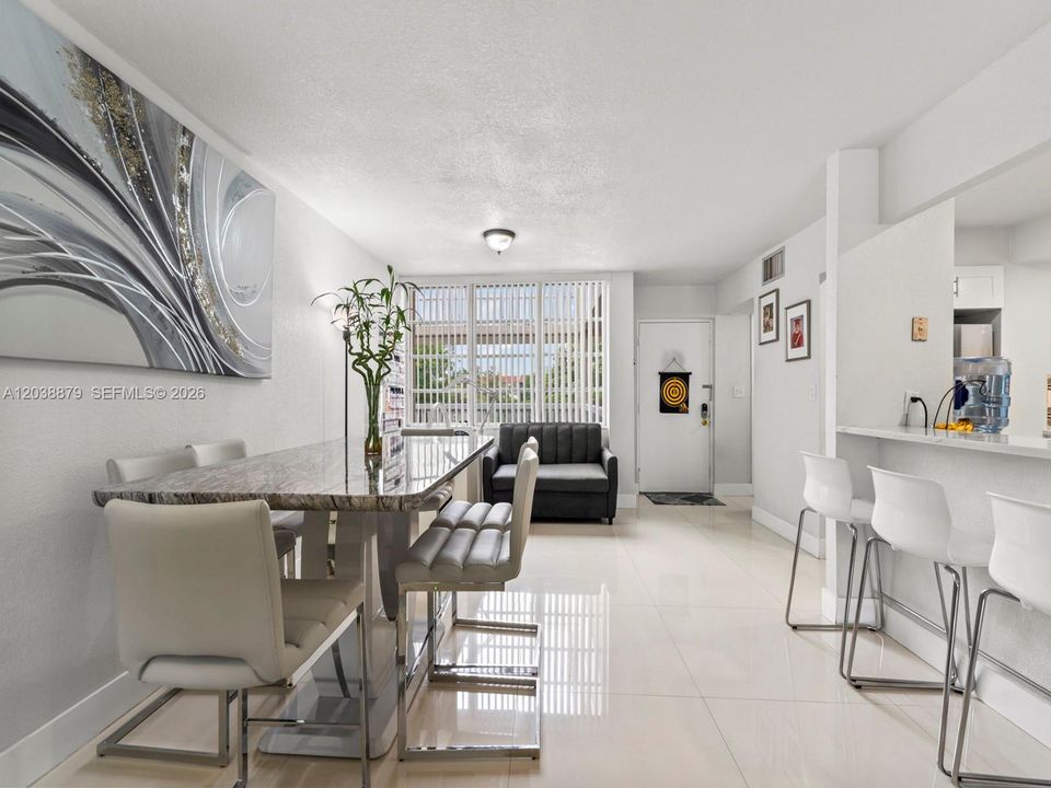 For Sale: $160,000 (2 beds, 2 baths, 1184 Square Feet)