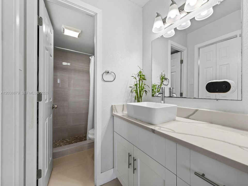 For Sale: $160,000 (2 beds, 2 baths, 1184 Square Feet)