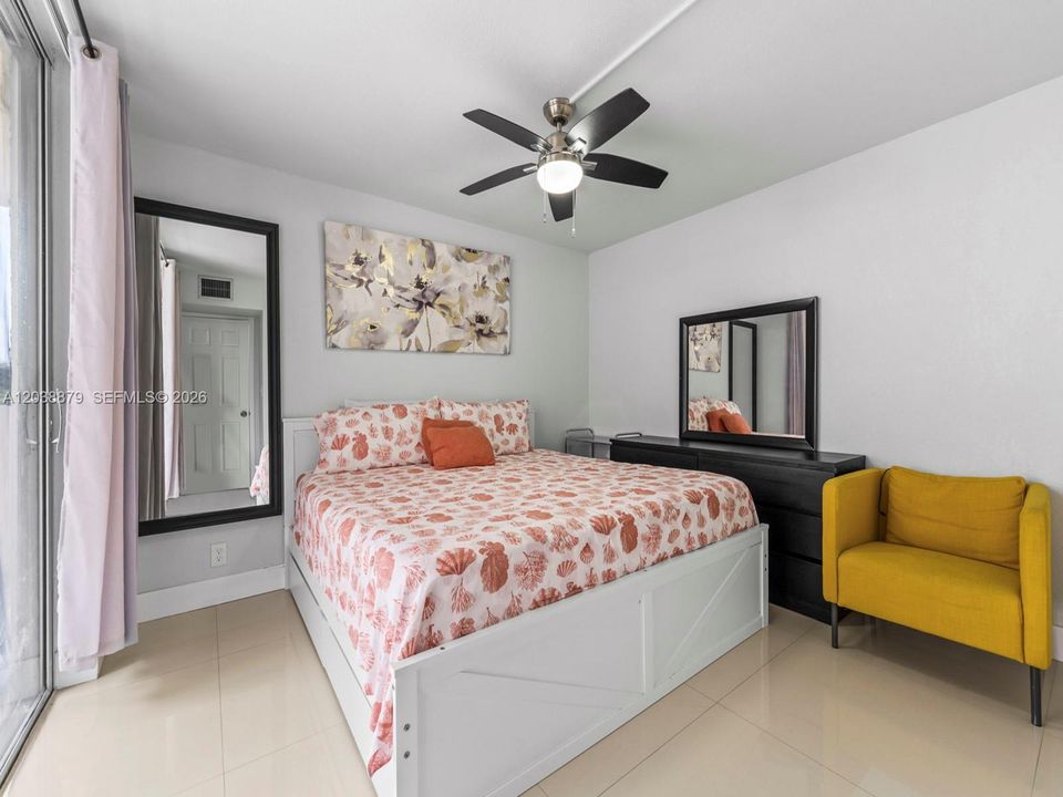 For Sale: $160,000 (2 beds, 2 baths, 1184 Square Feet)