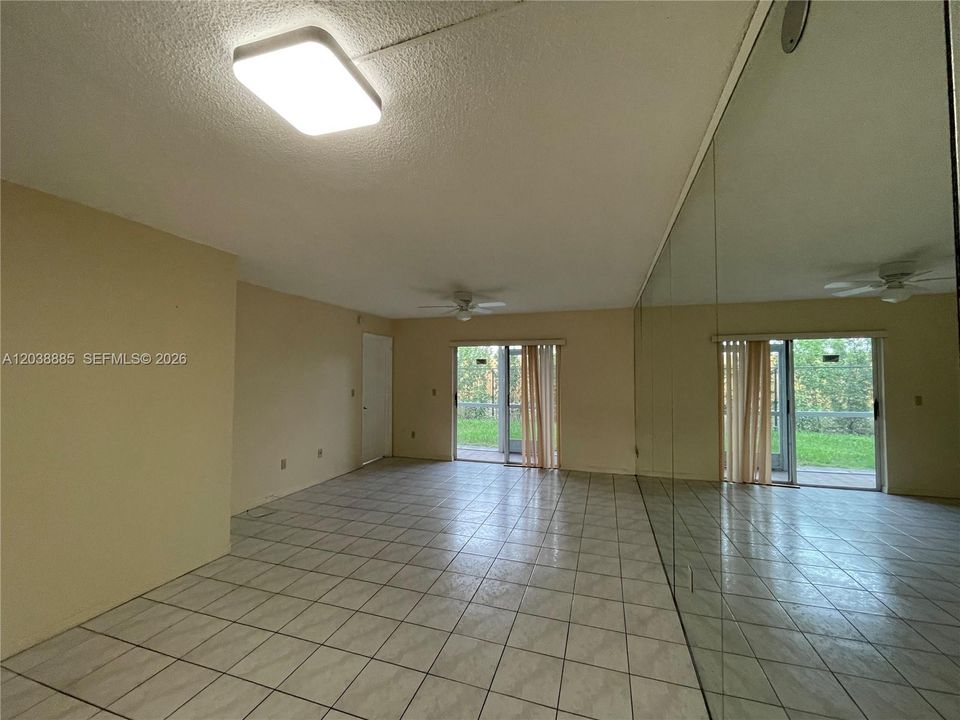 В аренду: $2,000 (2 спален, 2 ванн, 912 Квадратных фут)