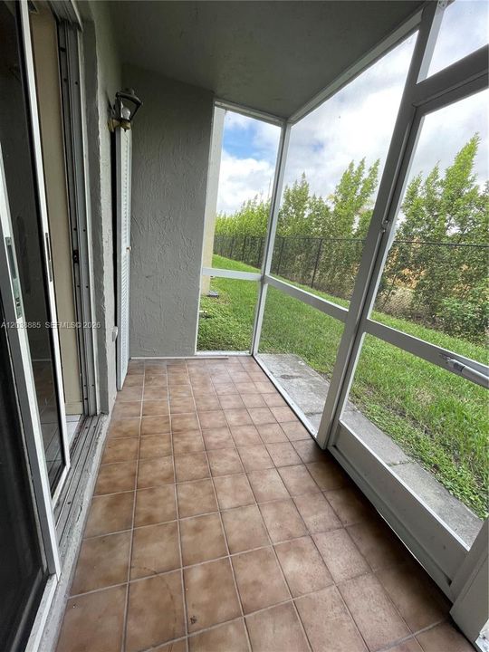 В аренду: $2,000 (2 спален, 2 ванн, 912 Квадратных фут)