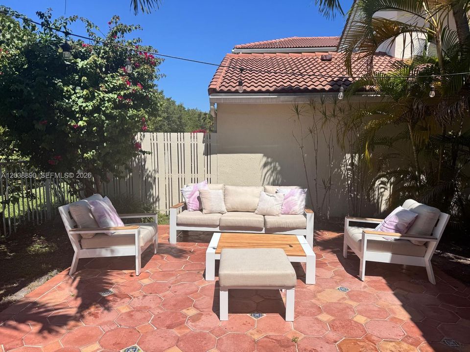 For Sale: $689,000 (4 beds, 2 baths, 1420 Square Feet)