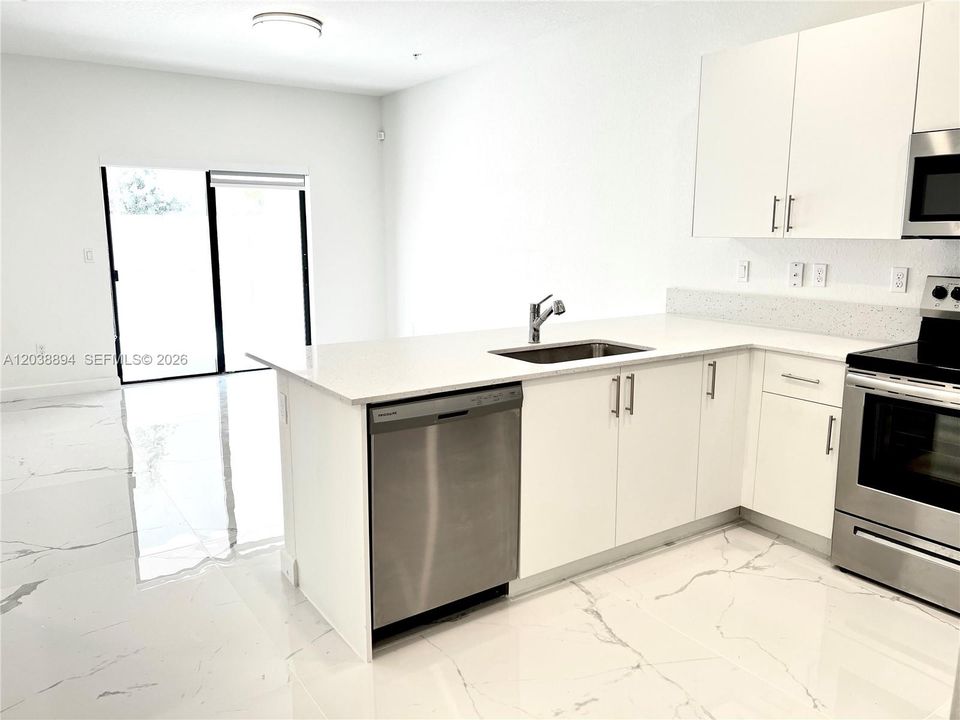 В аренду: $3,800 (3 спален, 2 ванн, 1756 Квадратных фут)