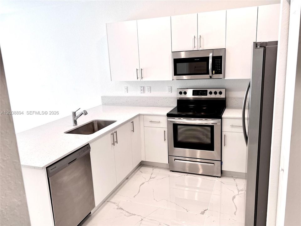 В аренду: $3,800 (3 спален, 2 ванн, 1756 Квадратных фут)