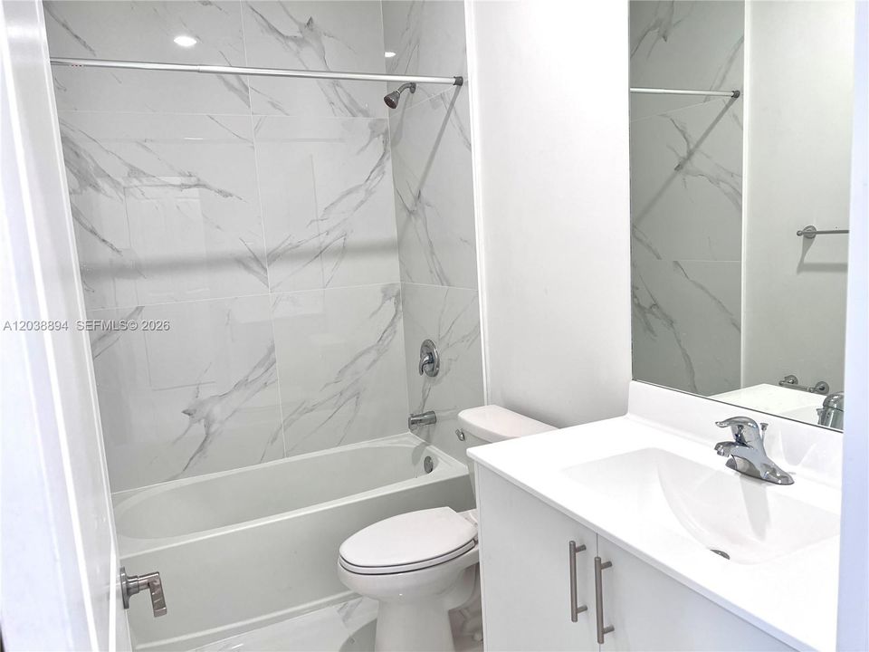 В аренду: $3,800 (3 спален, 2 ванн, 1756 Квадратных фут)