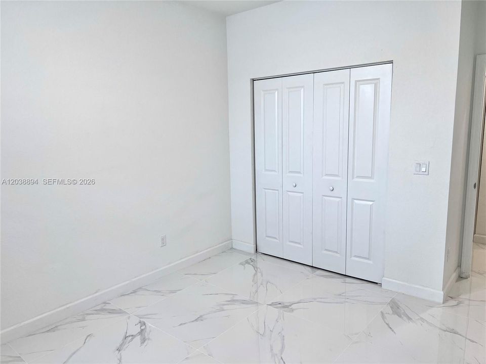 В аренду: $3,800 (3 спален, 2 ванн, 1756 Квадратных фут)