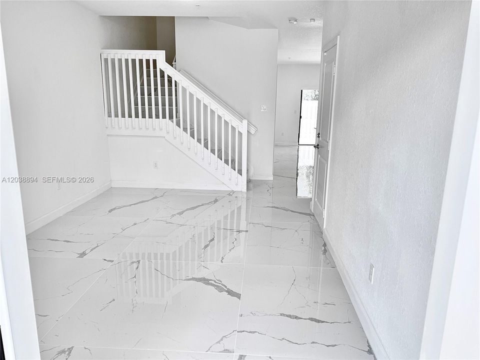 В аренду: $3,800 (3 спален, 2 ванн, 1756 Квадратных фут)