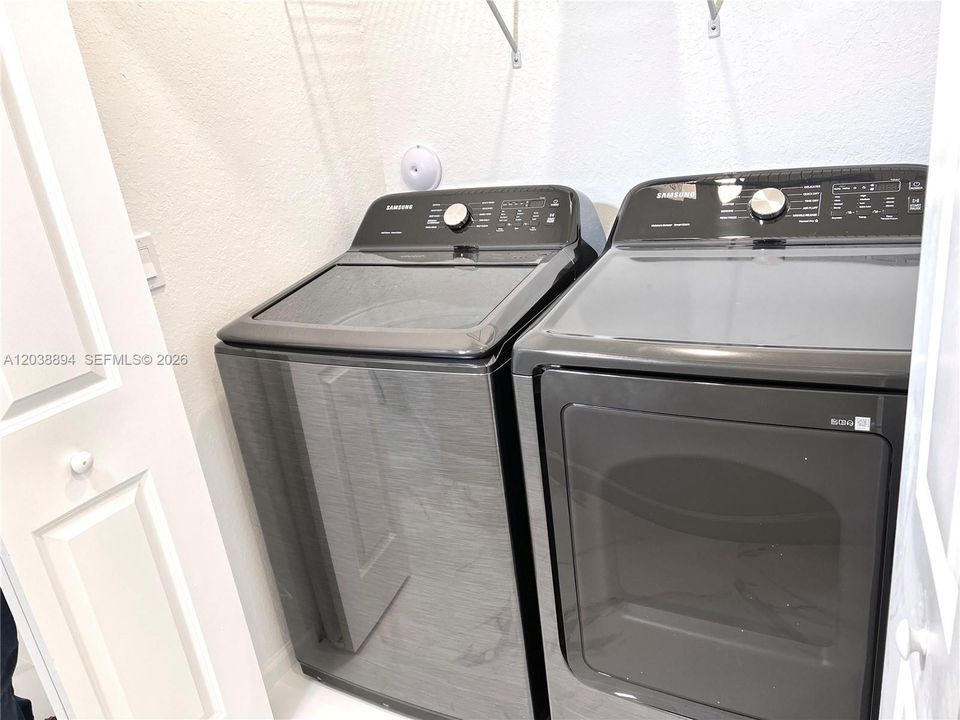 В аренду: $3,800 (3 спален, 2 ванн, 1756 Квадратных фут)