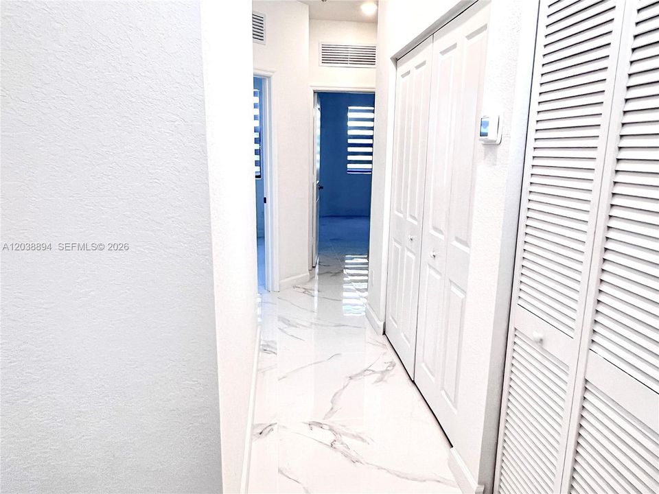 В аренду: $3,800 (3 спален, 2 ванн, 1756 Квадратных фут)