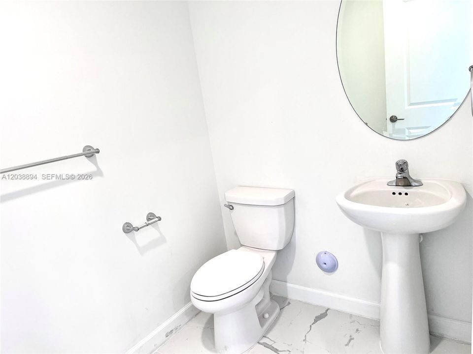В аренду: $3,800 (3 спален, 2 ванн, 1756 Квадратных фут)