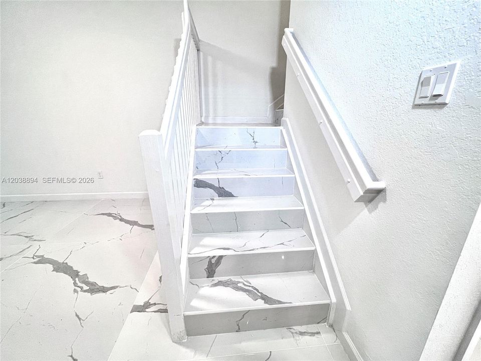 В аренду: $3,800 (3 спален, 2 ванн, 1756 Квадратных фут)