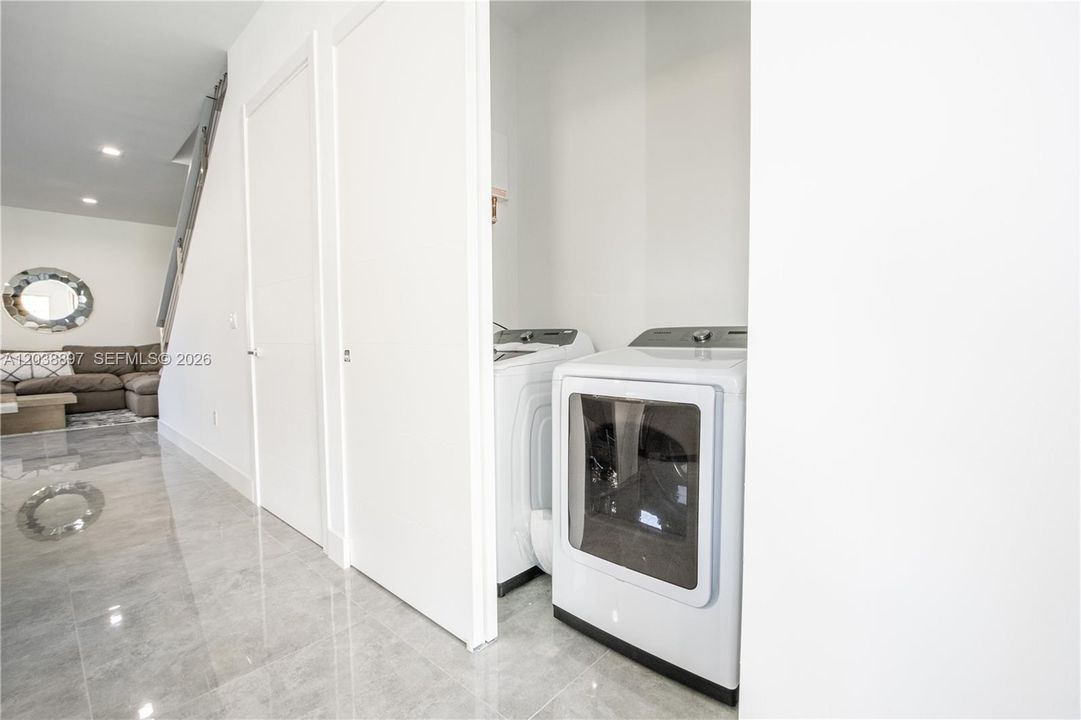 В аренду: $10,900 (4 спален, 3 ванн, 2238 Квадратных фут)