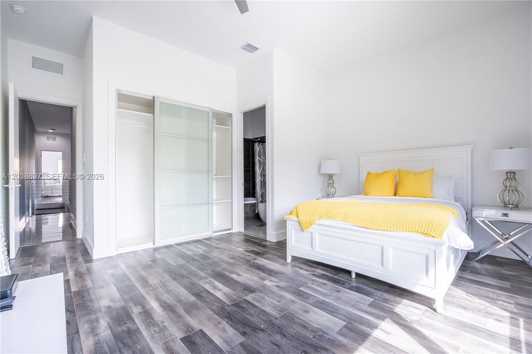 В аренду: $10,900 (4 спален, 3 ванн, 2238 Квадратных фут)