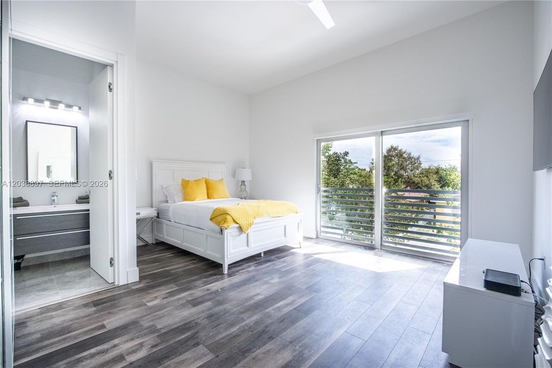 В аренду: $10,900 (4 спален, 3 ванн, 2238 Квадратных фут)
