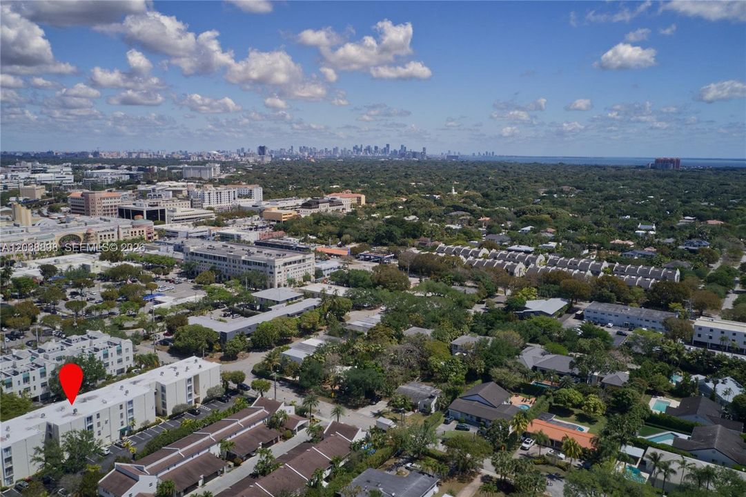 В аренду: $3,200 (1 спален, 1 ванн, 924 Квадратных фут)