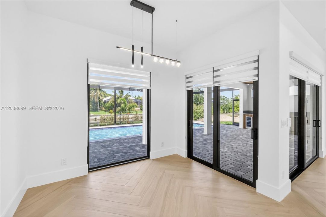 For Sale: $610,000 (4 beds, 3 baths, 1735 Square Feet)