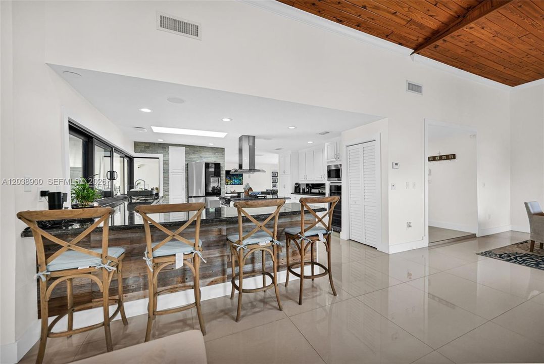 Eat-in Kitchen