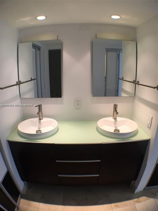 For Rent: $6,800 (2 beds, 2 baths, 1324 Square Feet)