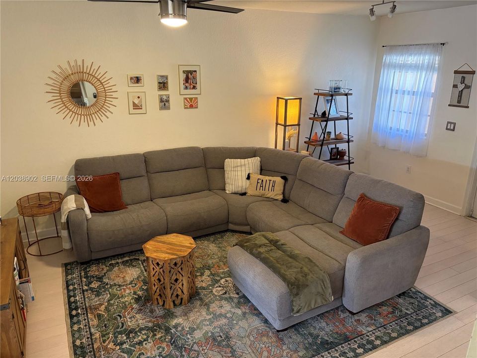 En Renta: $2,700 (3 camas, 2 baños, 1512 Pies cuadrados)