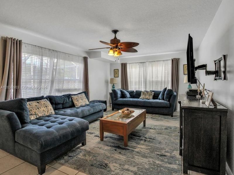 En Venta: $315,000 (2 camas, 2 baños, 0 Pies cuadrados)