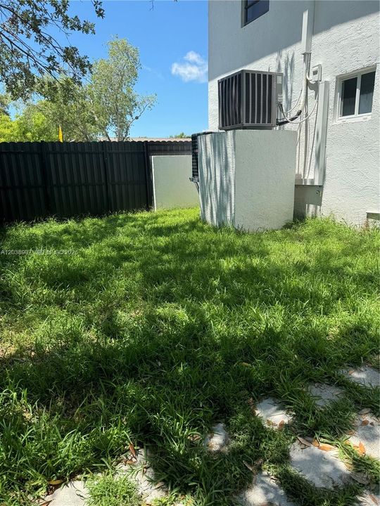 En Renta: $2,100 (2 camas, 1 baños, 4077 Pies cuadrados)