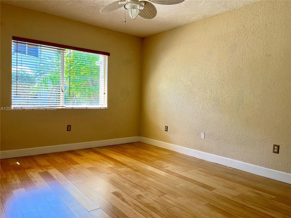 В аренду: $2,900 (2 спален, 2 ванн, 1052 Квадратных фут)