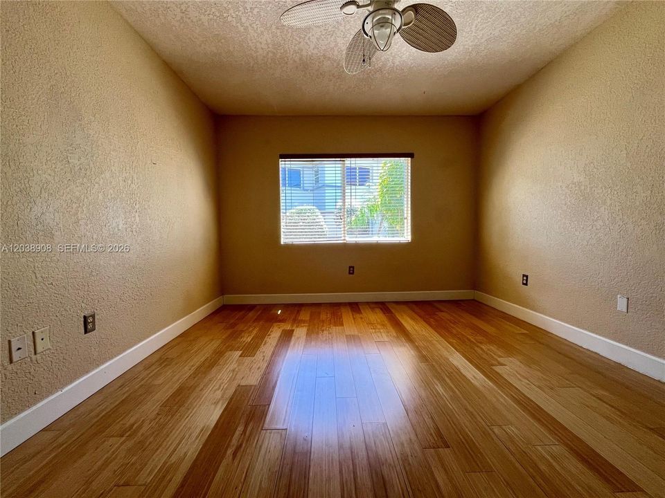 В аренду: $2,900 (2 спален, 2 ванн, 1052 Квадратных фут)