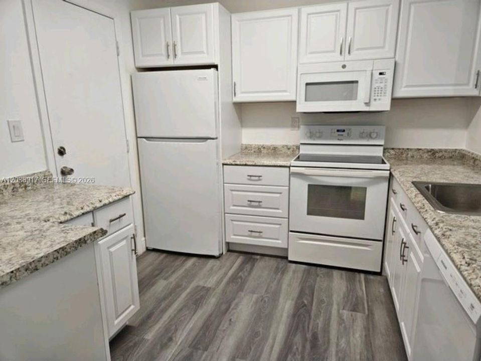 В аренду: $1,800 (1 спален, 1 ванн, 940 Квадратных фут)