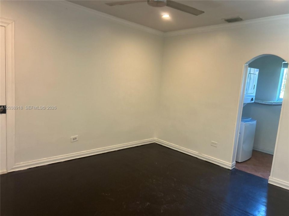 В аренду: $1,600 (0 спален, 1 ванн, 400 Квадратных фут)