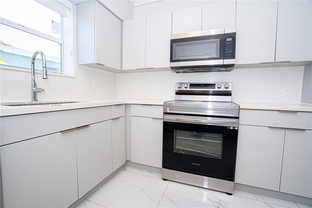 В аренду: $3,800 (3 спален, 2 ванн, 2398 Квадратных фут)