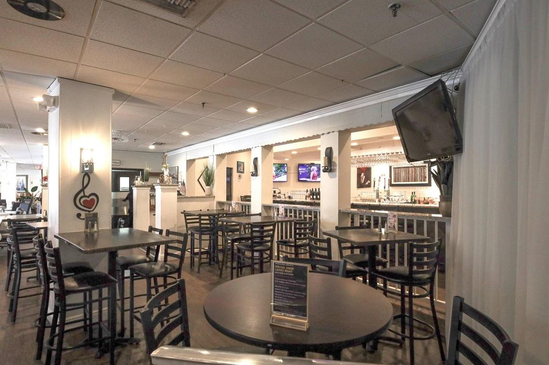 MEL'S BISTRO