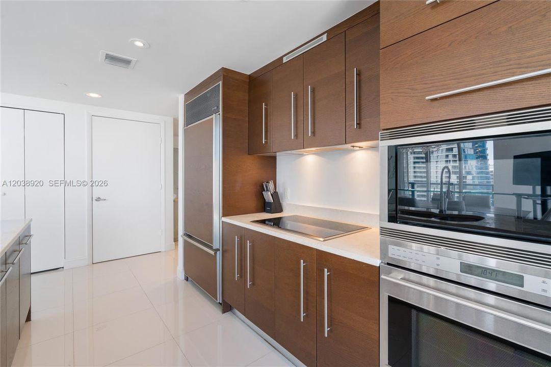 На продажу: $785,000 (2 спален, 2 ванн, 1168 Квадратных фут)