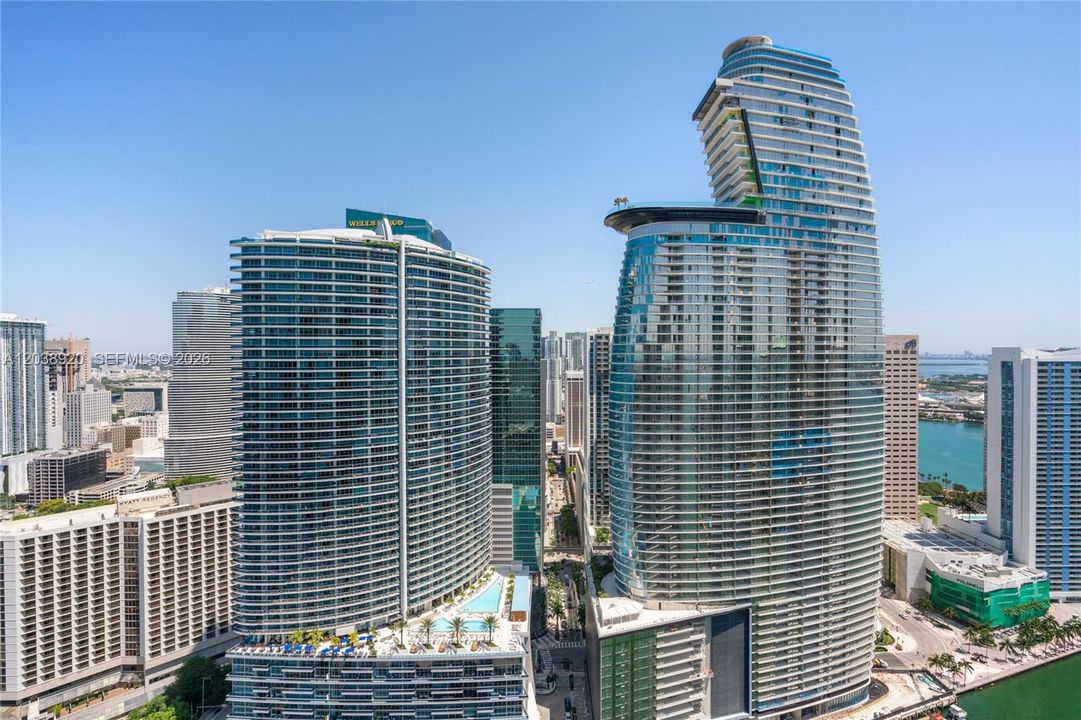 На продажу: $785,000 (2 спален, 2 ванн, 1168 Квадратных фут)