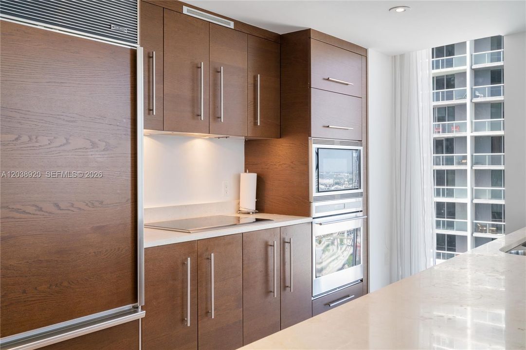 На продажу: $785,000 (2 спален, 2 ванн, 1168 Квадратных фут)
