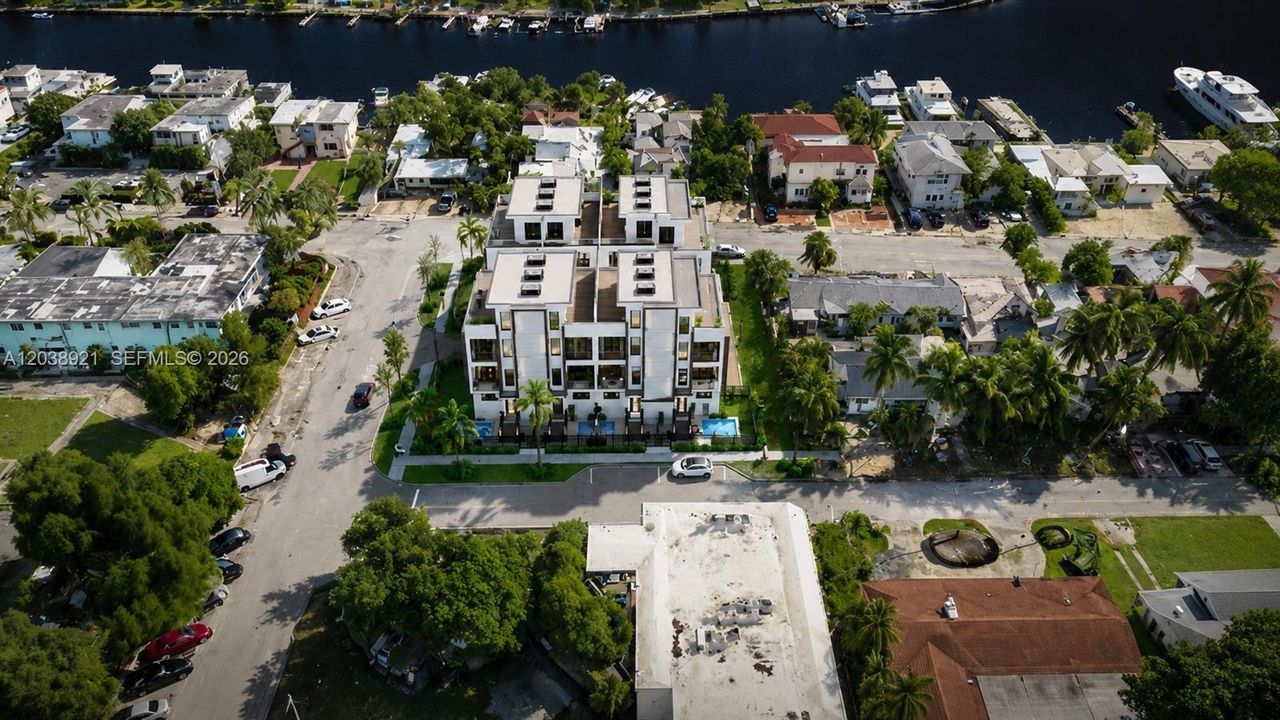 На продажу: $4,200,000 (0.40 acres)