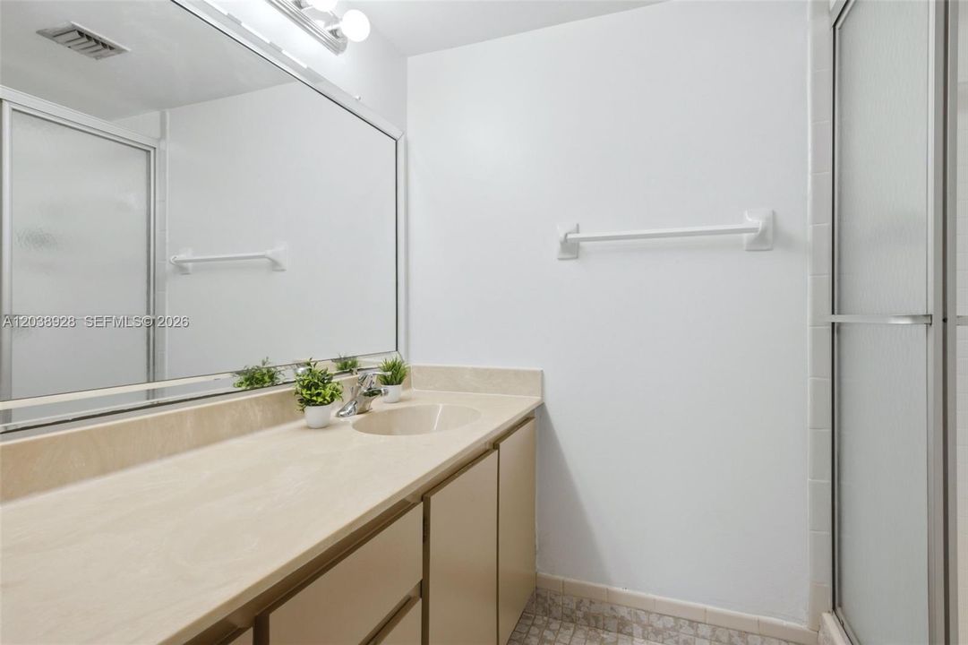 En Venta: $217,000 (2 camas, 2 baños, 1370 Pies cuadrados)