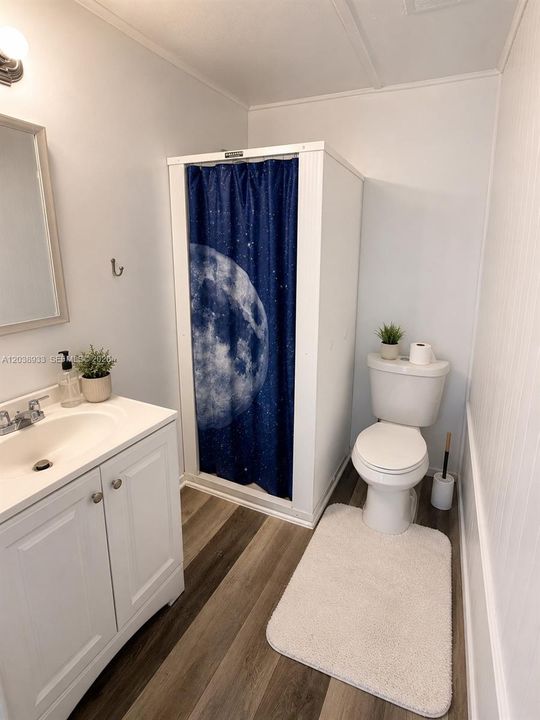 For Rent: $1,250 (1 beds, 1 baths, 300 Square Feet)