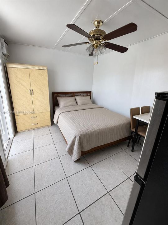 For Rent: $1,250 (1 beds, 1 baths, 300 Square Feet)