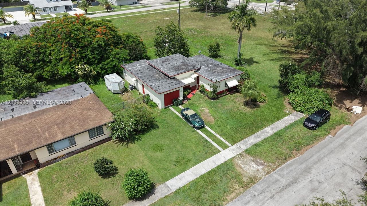 For Sale: $525,000 (2 beds, 2 baths, 1404 Square Feet)