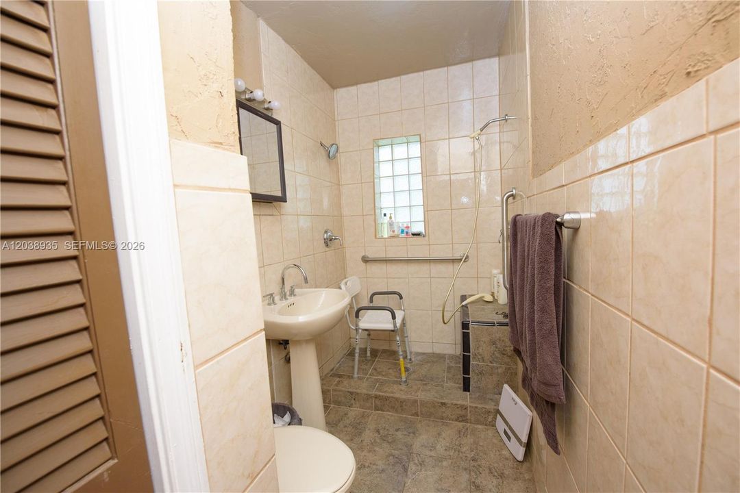For Sale: $525,000 (2 beds, 2 baths, 1404 Square Feet)