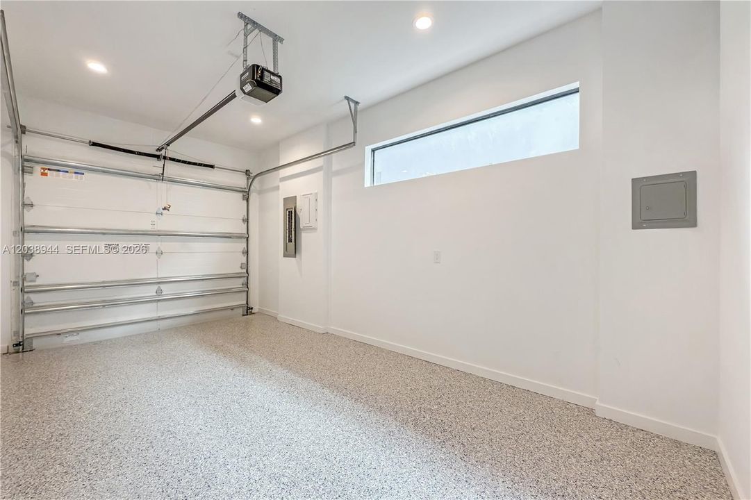 Activo con contrato: $15,000 (4 camas, 4 baños, 2655 Pies cuadrados)