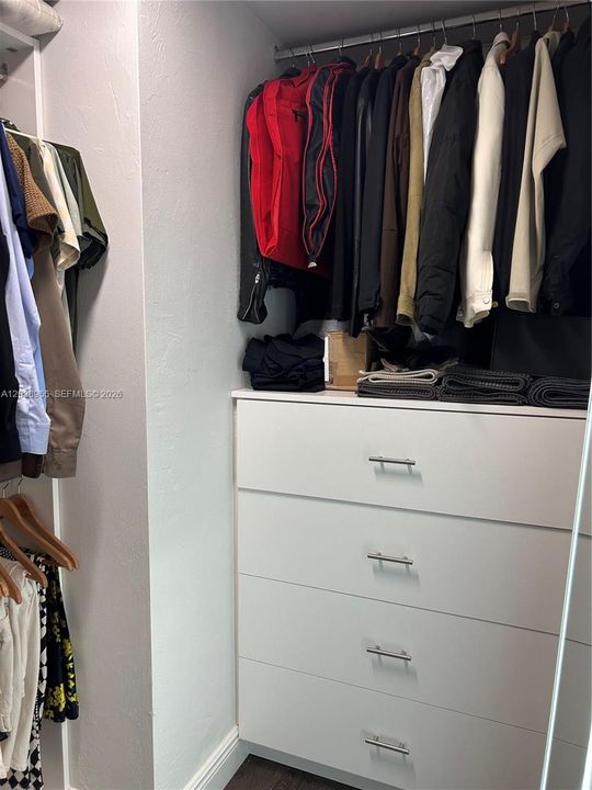 For Rent: $3,200 (2 beds, 2 baths, 990 Square Feet)