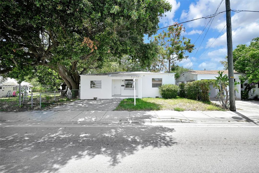 For Sale: $439,900 (3 beds, 1 baths, 1167 Square Feet)