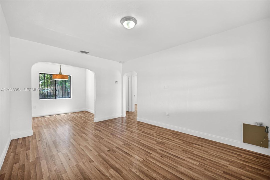 For Sale: $439,900 (3 beds, 1 baths, 1167 Square Feet)