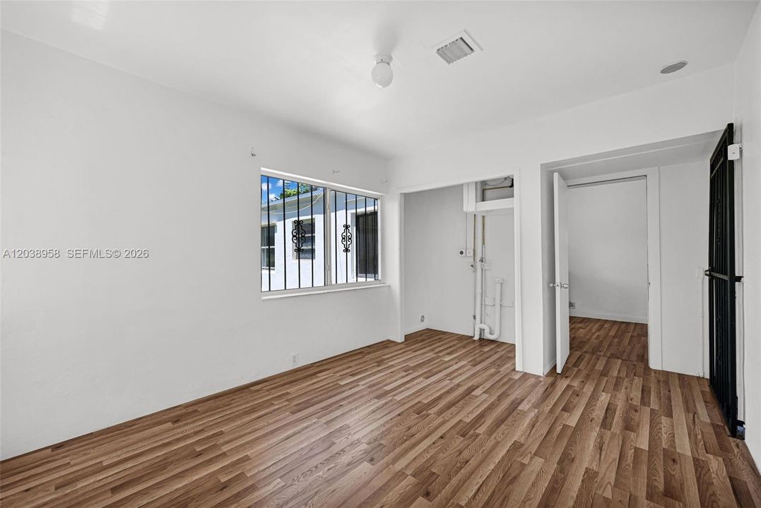 For Sale: $439,900 (3 beds, 1 baths, 1167 Square Feet)