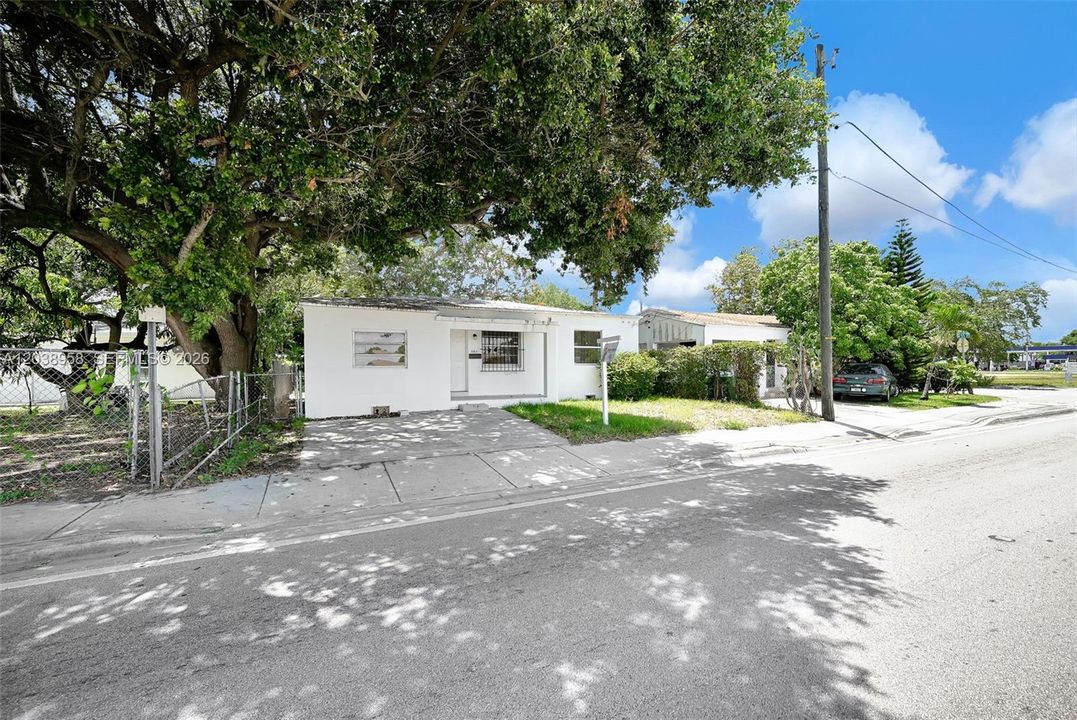 For Sale: $439,900 (3 beds, 1 baths, 1167 Square Feet)