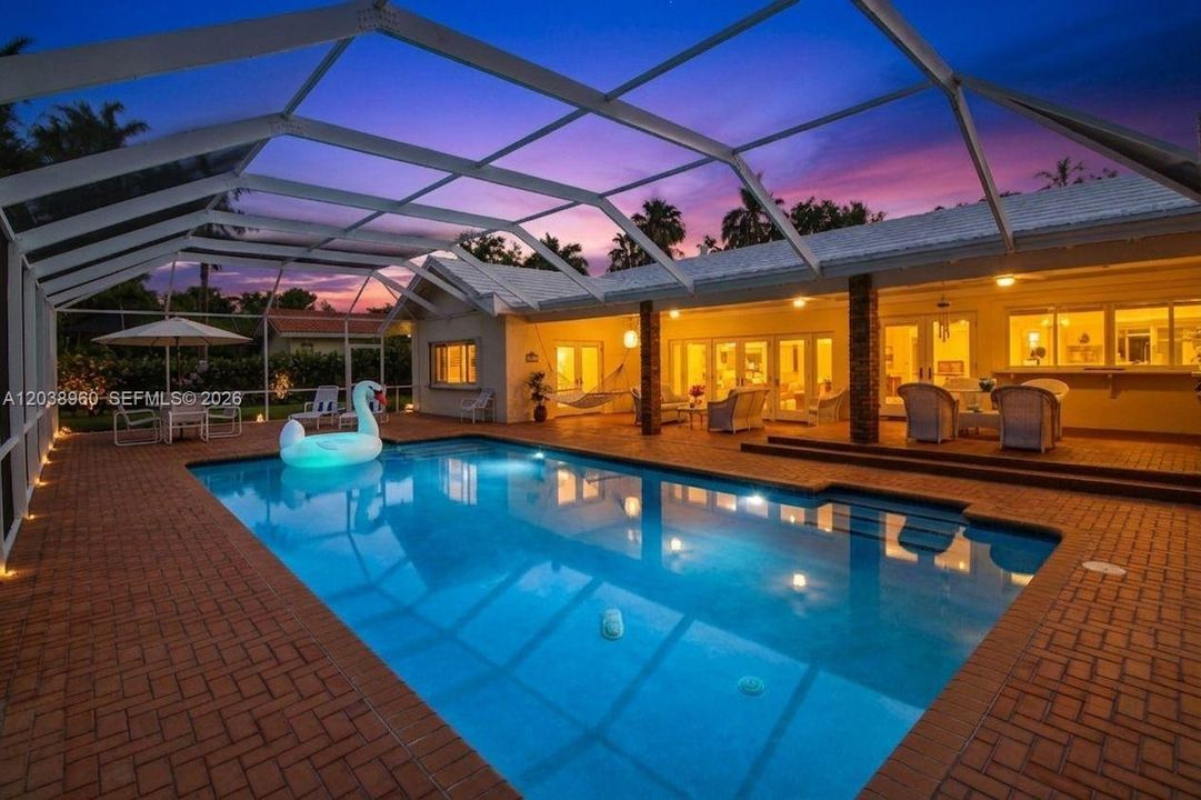 En Venta: $2,175,000 (5 camas, 4 baños, 3734 Pies cuadrados)