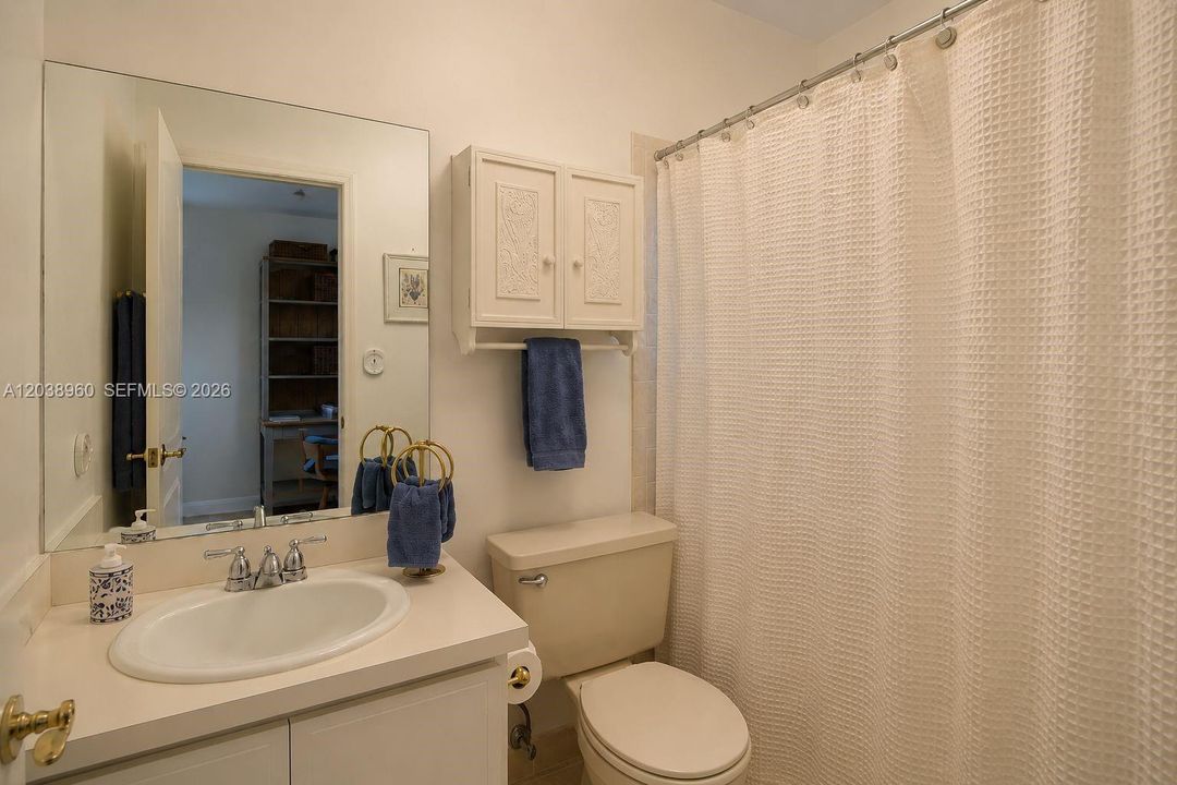 En Venta: $2,175,000 (5 camas, 4 baños, 3734 Pies cuadrados)